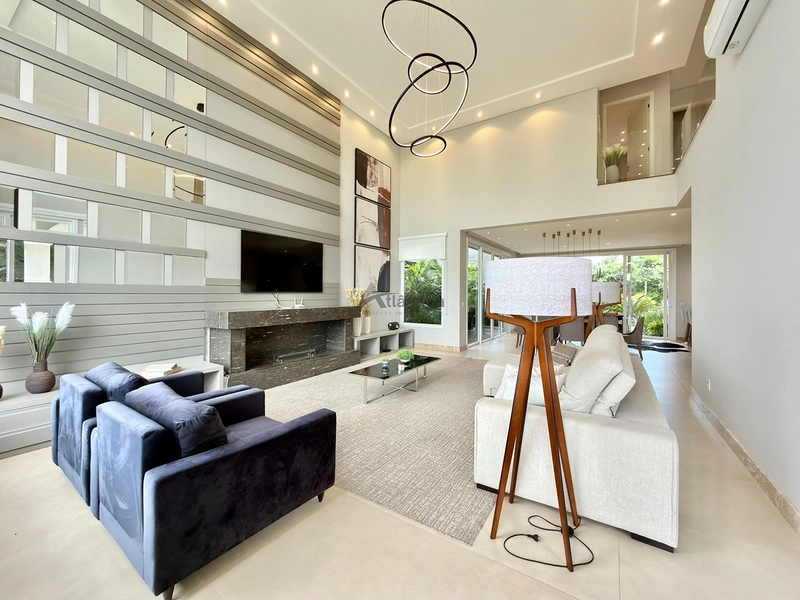 Sobrado no Capão Ilhas Resort com 300 m², 4 suítes, ambientes integrados, espaço gourmet, mobiliado e decorado, em lote amplo e condomínio com acesso privativo à lagoa.: 5ª foto da galeria de imagens do imóvel