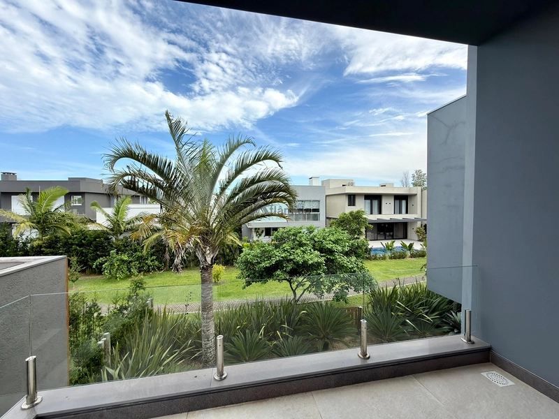 Sobrado no Capão Ilhas Resort com 300 m², 4 suítes, ambientes integrados, espaço gourmet, mobiliado e decorado, em lote amplo e condomínio com acesso privativo à lagoa.: 18ª foto da galeria de imagens do imóvel