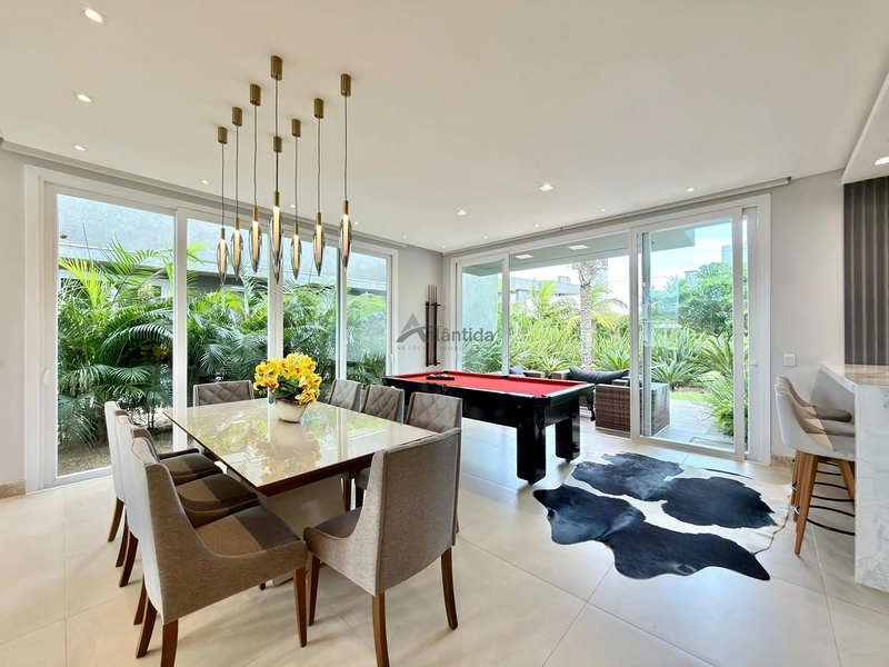 Sobrado no Capão Ilhas Resort com 300 m², 4 suítes, ambientes integrados, espaço gourmet, mobiliado e decorado, em lote amplo e condomínio com acesso privativo à lagoa.: 8ª foto da galeria de imagens do imóvel