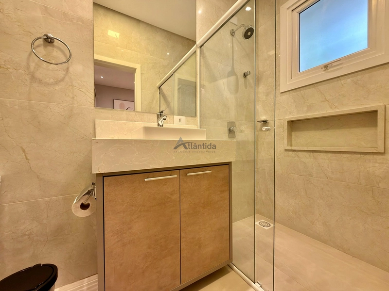 Sobrado no Capão Ilhas Resort com 300 m², 4 suítes, ambientes integrados, espaço gourmet, mobiliado e decorado, em lote amplo e condomínio com acesso privativo à lagoa.: 24ª foto da galeria de imagens do imóvel