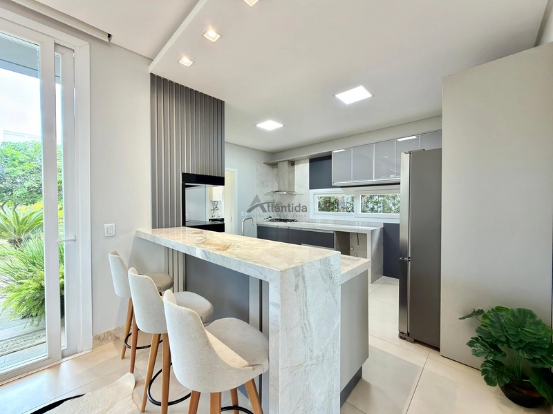 Sobrado no Capão Ilhas Resort com 300 m², 4 suítes, ambientes integrados, espaço gourmet, mobiliado e decorado, em lote amplo e condomínio com acesso privativo à lagoa.: 11ª foto da galeria de imagens do imóvel