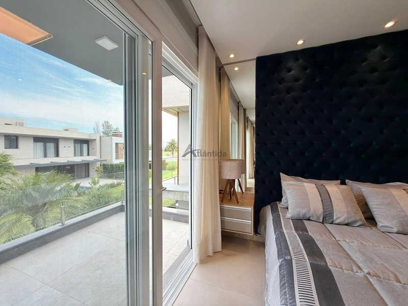 Sobrado no Capão Ilhas Resort com 300 m², 4 suítes, ambientes integrados, espaço gourmet, mobiliado e decorado, em lote amplo e condomínio com acesso privativo à lagoa.: 25ª foto da galeria de imagens do imóvel