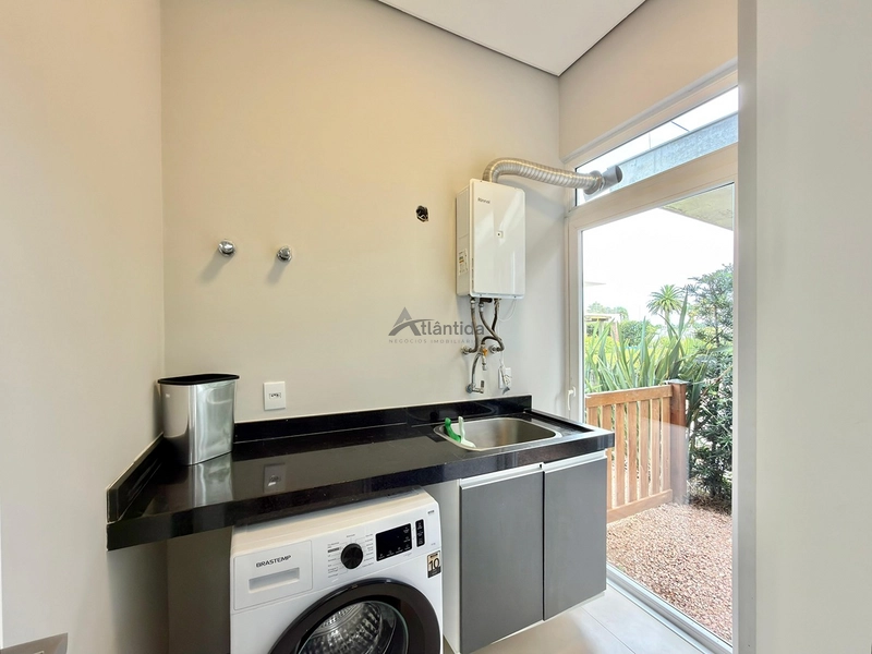 Sobrado no Capão Ilhas Resort com 300 m², 4 suítes, ambientes integrados, espaço gourmet, mobiliado e decorado, em lote amplo e condomínio com acesso privativo à lagoa.: 14ª foto da galeria de imagens do imóvel