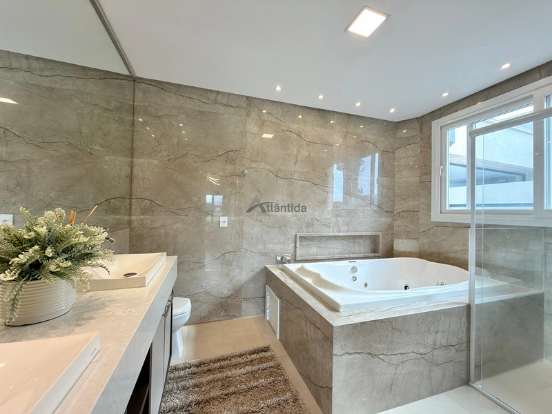 Sobrado no Capão Ilhas Resort com 300 m², 4 suítes, ambientes integrados, espaço gourmet, mobiliado e decorado, em lote amplo e condomínio com acesso privativo à lagoa.: 36ª foto da galeria de imagens do imóvel