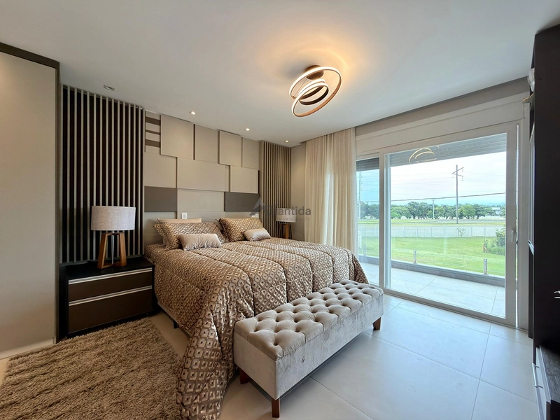 Sobrado no Capão Ilhas Resort com 300 m², 4 suítes, ambientes integrados, espaço gourmet, mobiliado e decorado, em lote amplo e condomínio com acesso privativo à lagoa.: 23ª foto da galeria de imagens do imóvel