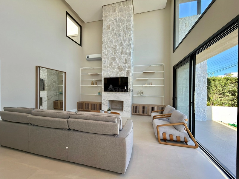 Casa no Condomínio Condado de Capão com 5 suítes, 250 m², piscina aquecida, energia fotovoltaica, living com pé-direito alto e frente para a infraestrutura.: 36ª foto da galeria de imagens do imóvel