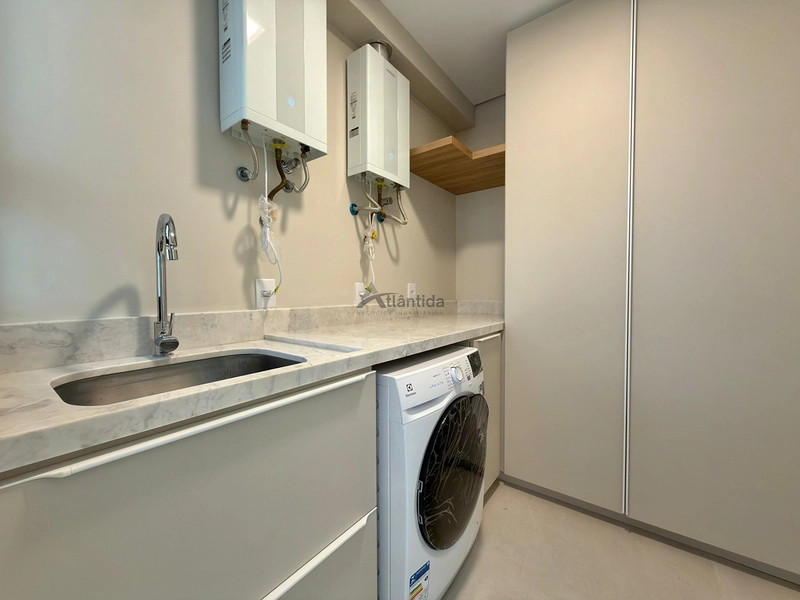 Casa no Condomínio Condado de Capão com 5 suítes, 250 m², piscina aquecida, energia fotovoltaica, living com pé-direito alto e frente para a infraestrutura.: 12ª foto da galeria de imagens do imóvel