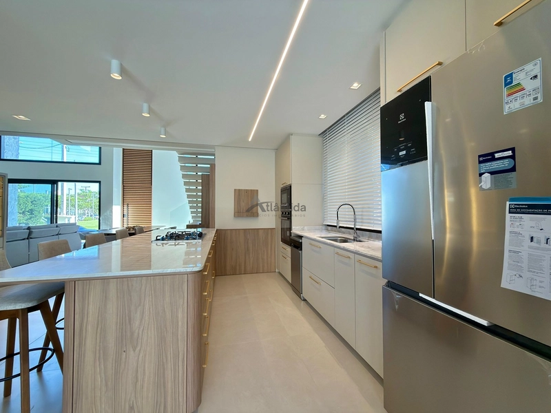 Casa no Condomínio Condado de Capão com 5 suítes, 250 m², piscina aquecida, energia fotovoltaica, living com pé-direito alto e frente para a infraestrutura.: 10ª foto da galeria de imagens do imóvel