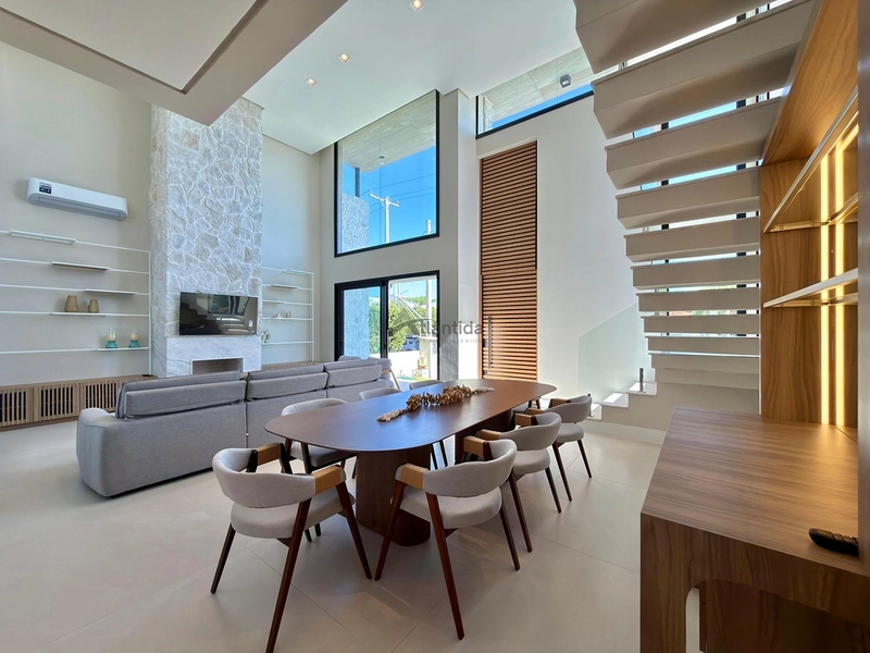 Casa no Condomínio Condado de Capão com 5 suítes, 250 m², piscina aquecida, energia fotovoltaica, living com pé-direito alto e frente para a infraestrutura.: 33ª foto da galeria de imagens do imóvel