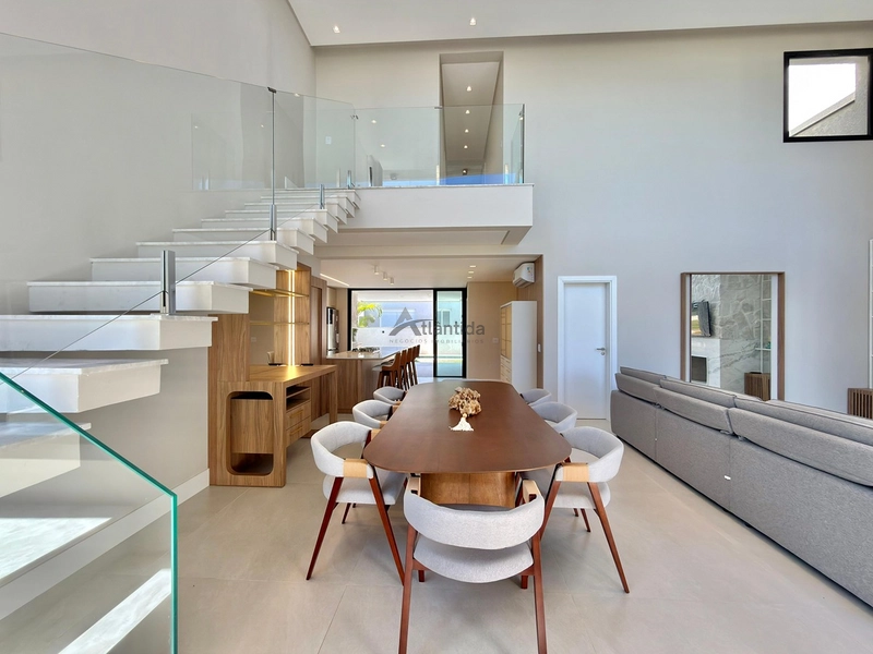 Casa no Condomínio Condado de Capão com 5 suítes, 250 m², piscina aquecida, energia fotovoltaica, living com pé-direito alto e frente para a infraestrutura.: 35ª foto da galeria de imagens do imóvel