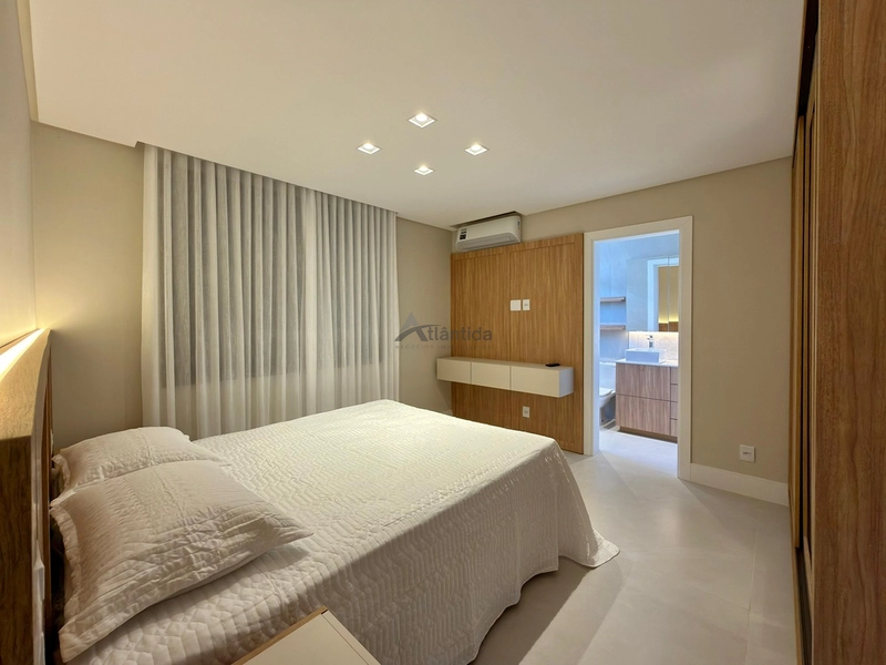 Casa no Condomínio Condado de Capão com 5 suítes, 250 m², piscina aquecida, energia fotovoltaica, living com pé-direito alto e frente para a infraestrutura.: 30ª foto da galeria de imagens do imóvel