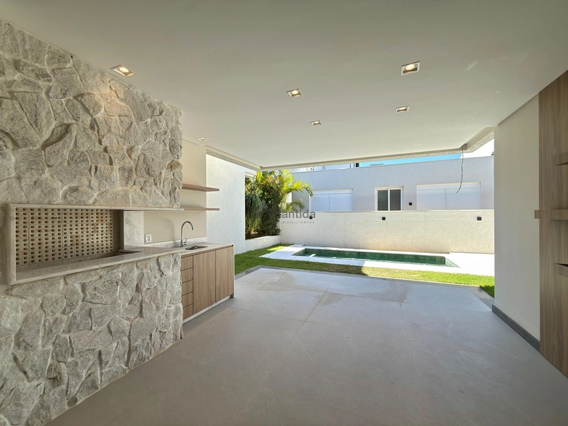 Casa no Condomínio Condado de Capão com 5 suítes, 250 m², piscina aquecida, energia fotovoltaica, living com pé-direito alto e frente para a infraestrutura.: 9ª foto da galeria de imagens do imóvel