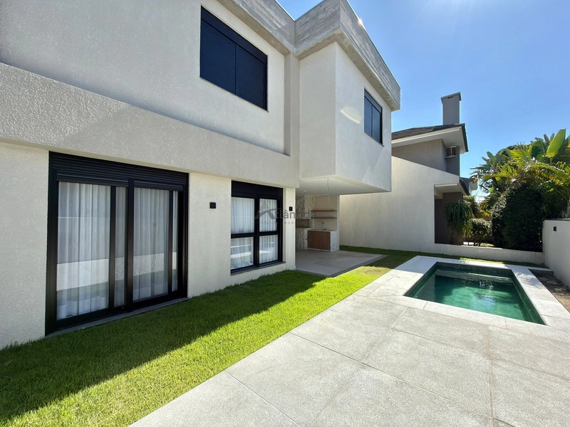 Casa no Condomínio Condado de Capão com 5 suítes, 250 m², piscina aquecida, energia fotovoltaica, living com pé-direito alto e frente para a infraestrutura.: 16ª foto da galeria de imagens do imóvel