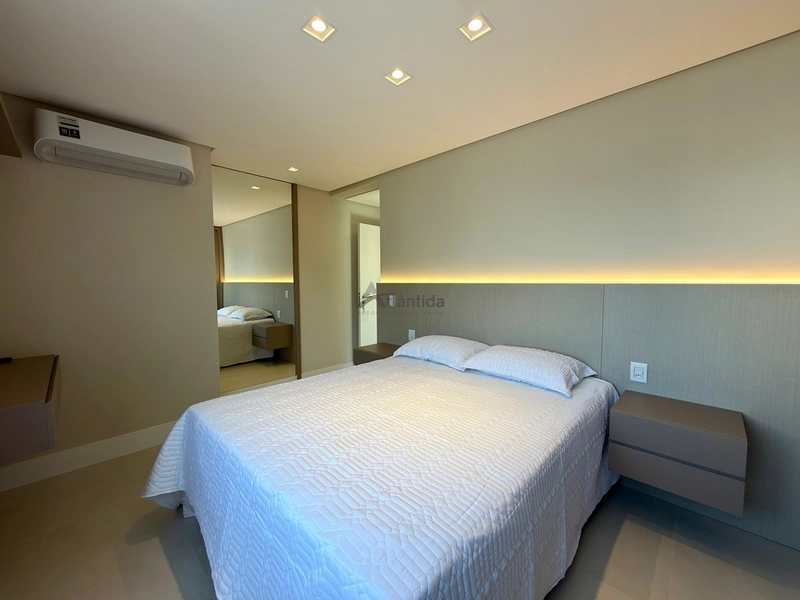 Casa no Condomínio Condado de Capão com 5 suítes, 250 m², piscina aquecida, energia fotovoltaica, living com pé-direito alto e frente para a infraestrutura.: 4ª foto da galeria de imagens do imóvel