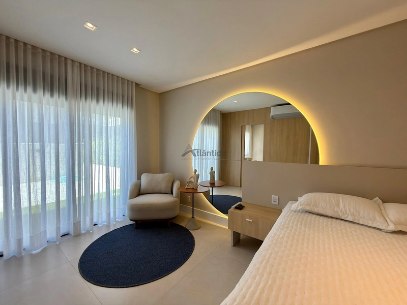 Casa no Condomínio Condado de Capão com 5 suítes, 250 m², piscina aquecida, energia fotovoltaica, living com pé-direito alto e frente para a infraestrutura.: 19ª foto da galeria de imagens do imóvel