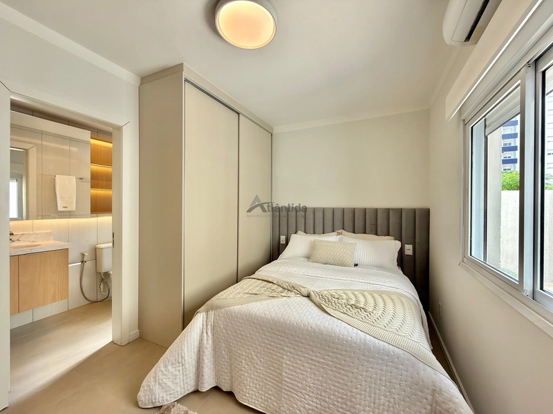 Apartamento mobiliado e decorado na Zona Nova, com 2 dormitórios, terraço em L, 101 m², 2 elevadores e vaga térrea de garagem.: 15ª foto da galeria de imagens do imóvel