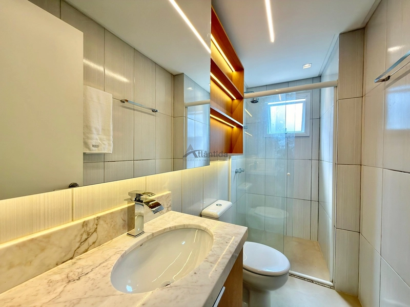 Apartamento mobiliado e decorado na Zona Nova, com 2 dormitórios, terraço em L, 101 m², 2 elevadores e vaga térrea de garagem.: 17ª foto da galeria de imagens do imóvel