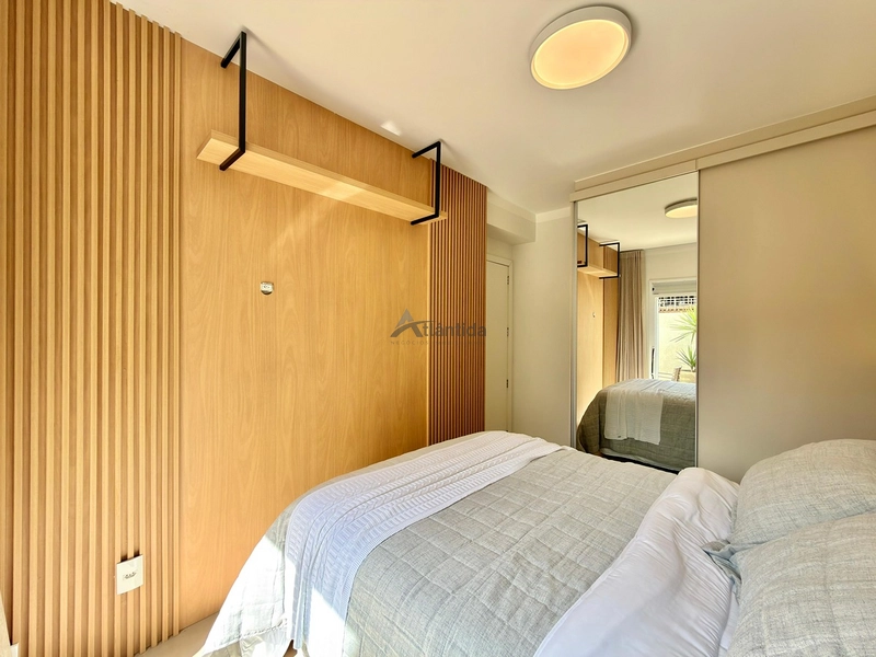 Apartamento mobiliado e decorado na Zona Nova, com 2 dormitórios, terraço em L, 101 m², 2 elevadores e vaga térrea de garagem.: 12ª foto da galeria de imagens do imóvel