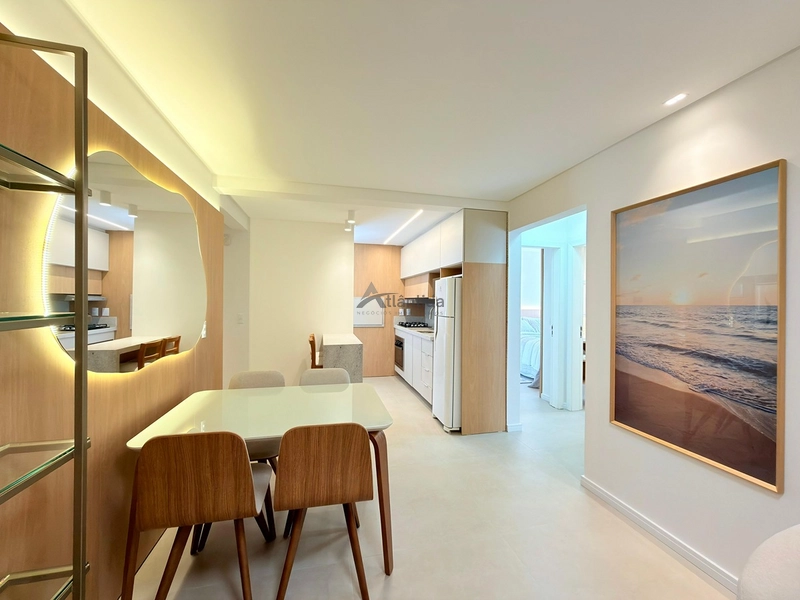 Apartamento mobiliado e decorado na Zona Nova, com 2 dormitórios, terraço em L, 101 m², 2 elevadores e vaga térrea de garagem.: 5ª foto da galeria de imagens do imóvel