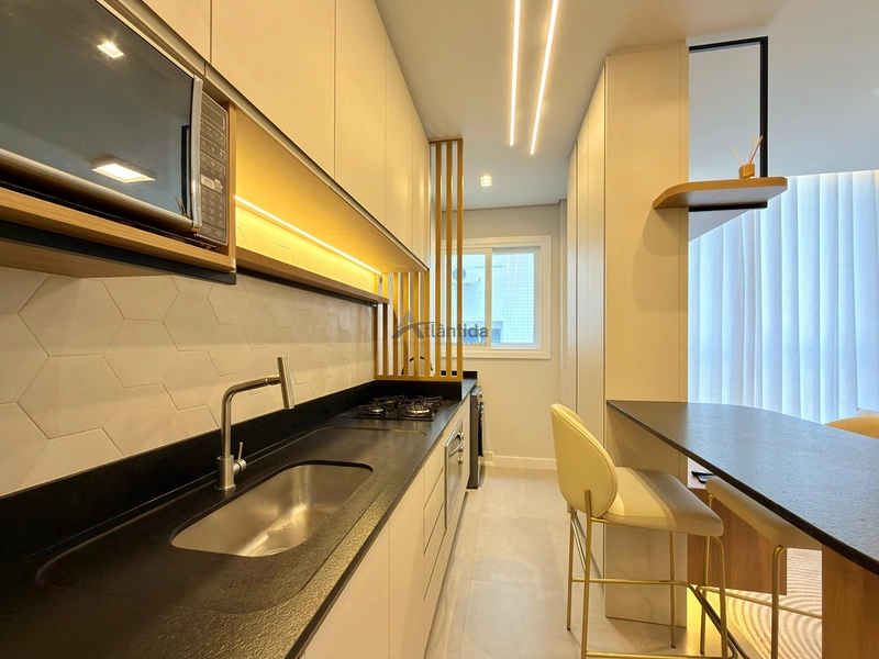 Apartamento mobiliado e decorado em Navegantes com 2 dormitórios, infraestrutura completa, rooftop com piscina e excelente posição solar.: 9ª foto da galeria de imagens do imóvel