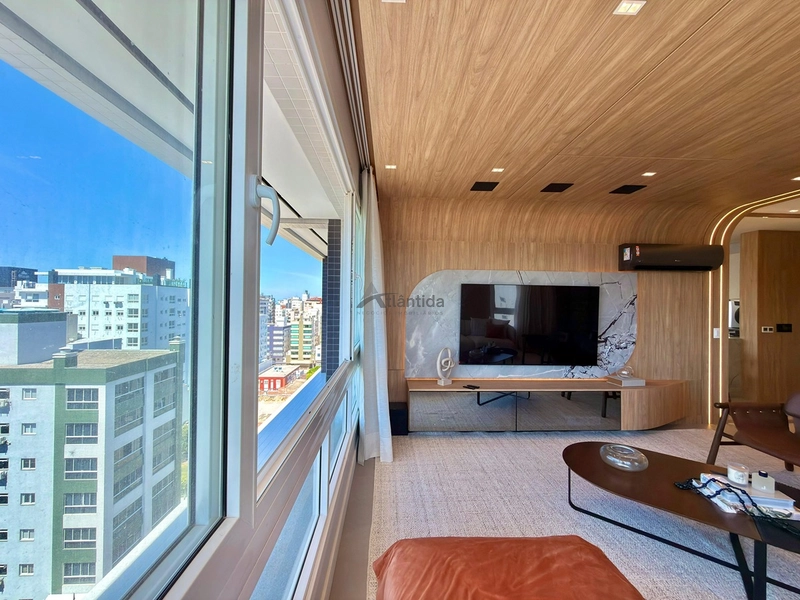 Apartamento finamente decorado na Zona Nova, com 3 dormitórios, piso aquecido, automação, som ambiente, móveis Saccaro e Dell Anno, em edifício com rooftop e infraestrutura completa.: 11ª foto da galeria de imagens do imóvel