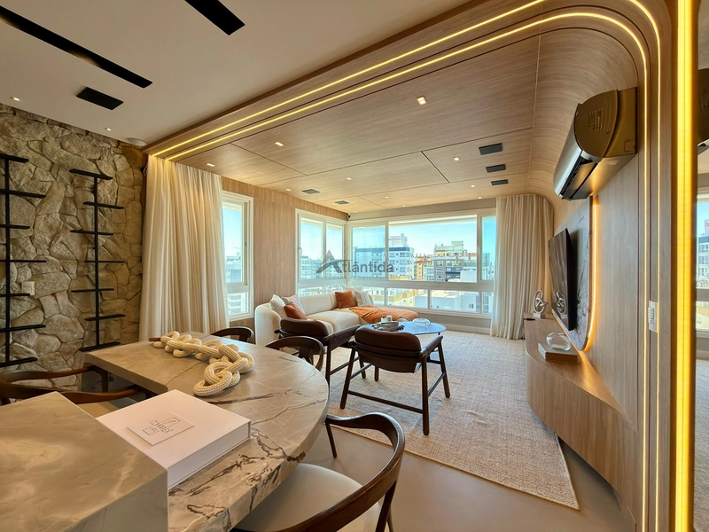 Apartamento finamente decorado na Zona Nova, com 3 dormitórios, piso aquecido, automação, som ambiente, móveis Saccaro e Dell Anno, em edifício com rooftop e infraestrutura completa.: 2ª foto da galeria de imagens do imóvel