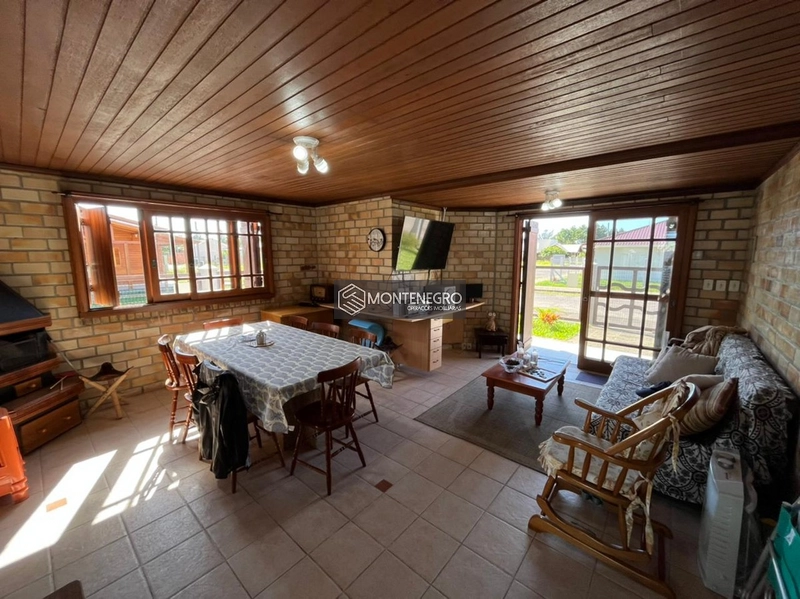 Casa com piscina: 11ª foto da galeria de imagens do imóvel