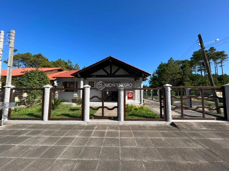 Casa com piscina: 8ª foto da galeria de imagens do imóvel