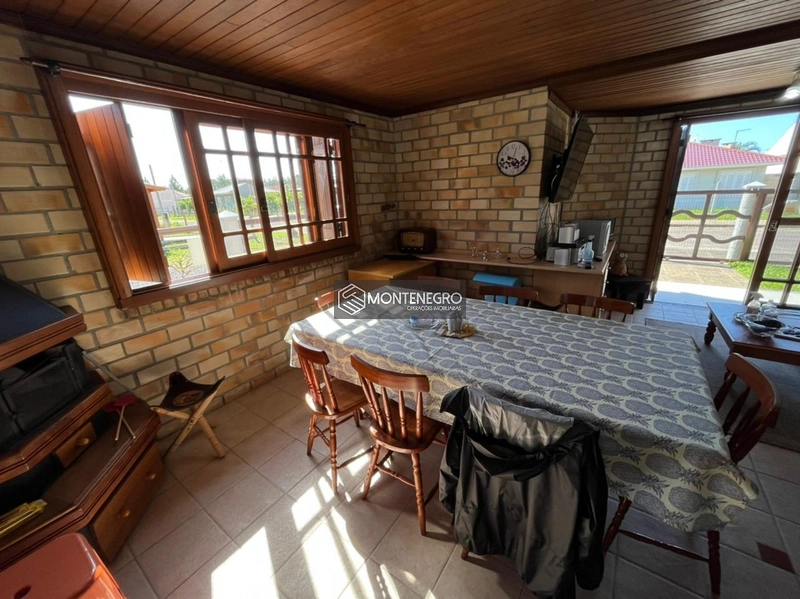 Casa com piscina: 2ª foto da galeria de imagens do imóvel