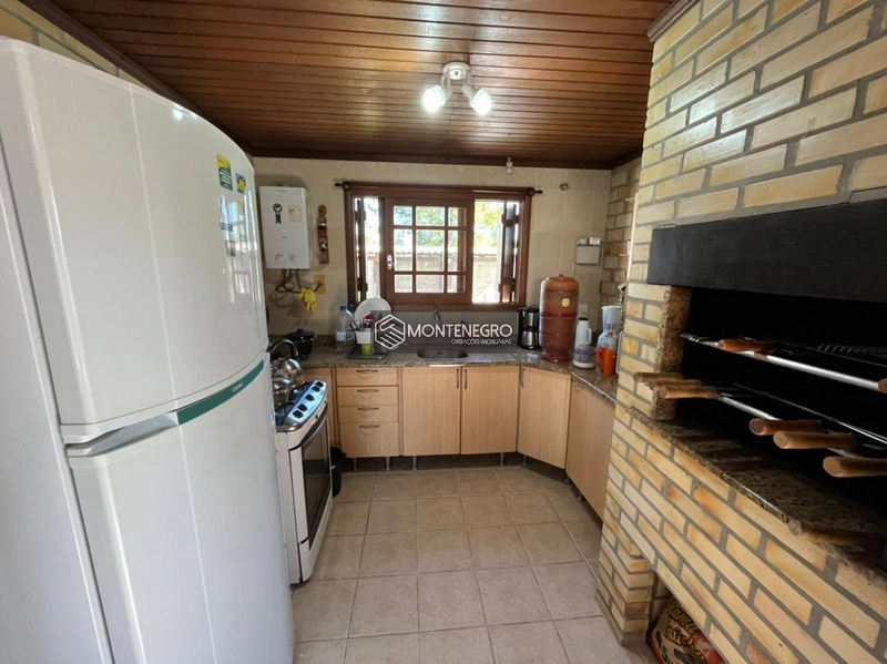 Casa com piscina: 5ª foto da galeria de imagens do imóvel