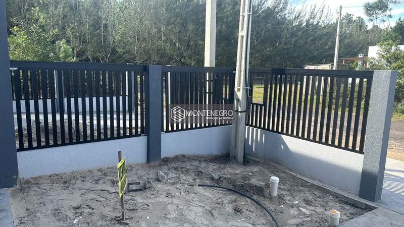 Casa Geminada no Bairro que Mais Valoriza em Capão Novo: 2ª foto da galeria de imagens do imóvel