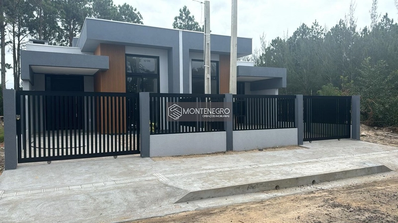 Casa Geminada no Bairro que Mais Valoriza em Capão Novo: 1ª foto da galeria de imagens do imóvel