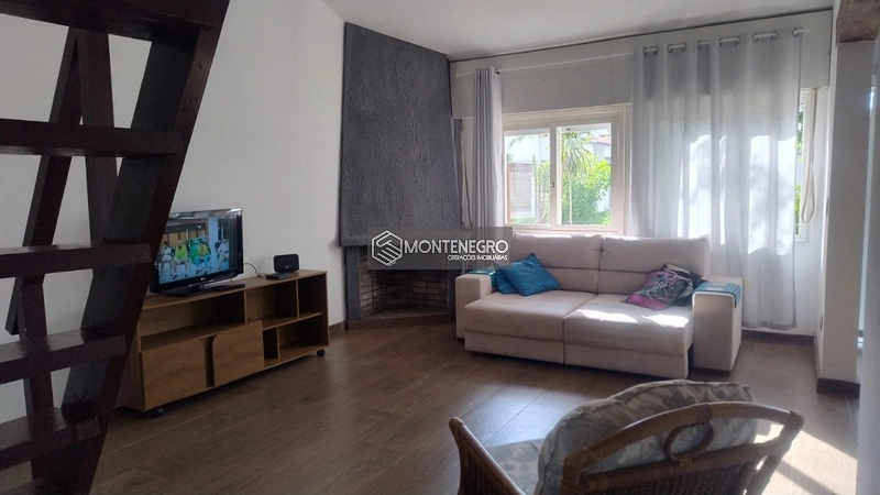 Casa 3 Dormitórios com Lareira em Capão Novo: 4ª foto da galeria de imagens do imóvel