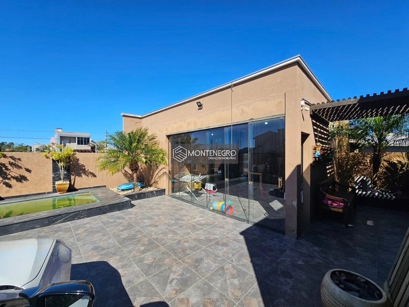 Casa 3 Dorm com Piscina e 2 Vagas em Capão Novo: 1ª foto da galeria de imagens do imóvel