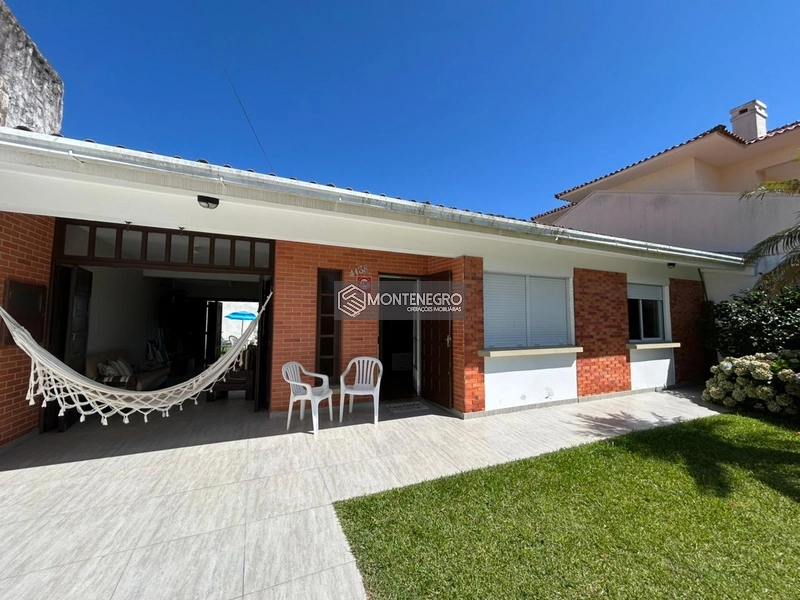 Casa 3 Dormitórios a 150m do Mar em Capão Novo: 1ª foto da galeria de imagens do imóvel