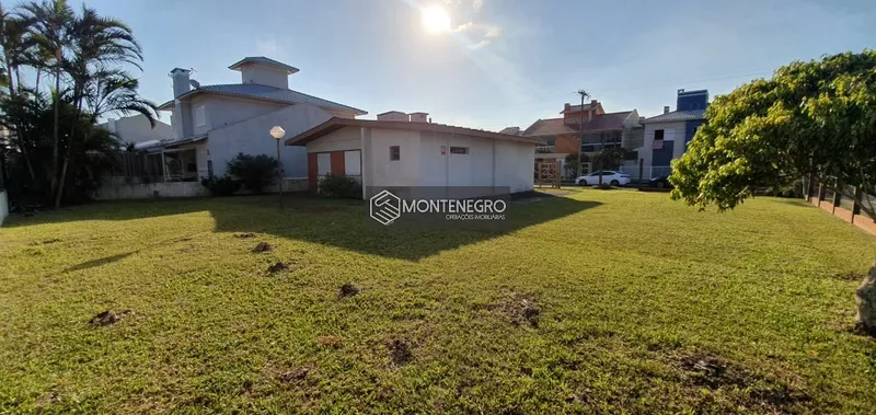 Casa bem localizada em Capão Novo: 4ª foto da galeria de imagens do imóvel