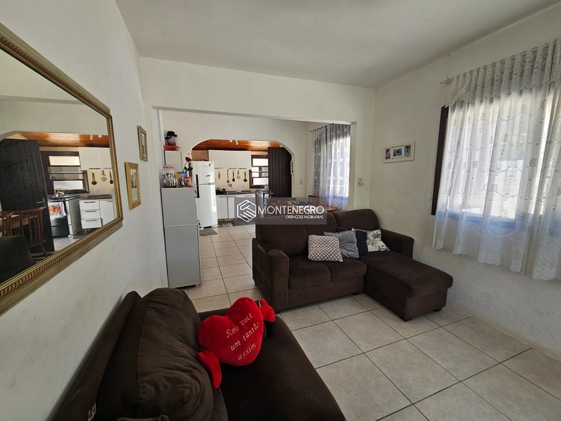 Casa 2 Dormitórios com Salão de Festas em Capão Novo: 4ª foto da galeria de imagens do imóvel
