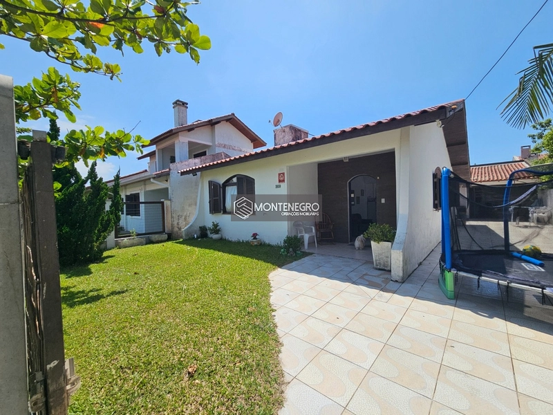 Casa 2 Dormitórios com Salão de Festas em Capão Novo: 2ª foto da galeria de imagens do imóvel