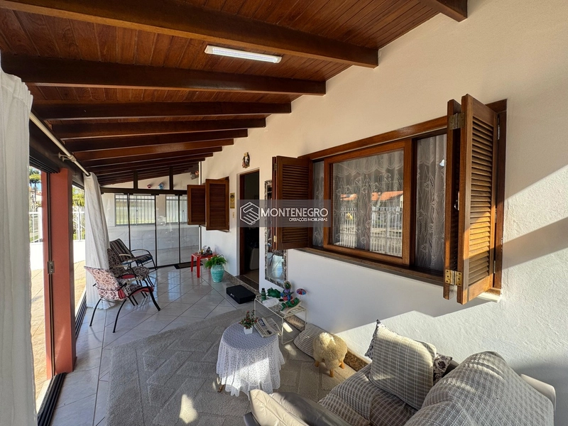 Casa Mobiliada 2 Dormitórios com Pátio Privativo em Capão Novo: 3ª foto da galeria de imagens do imóvel