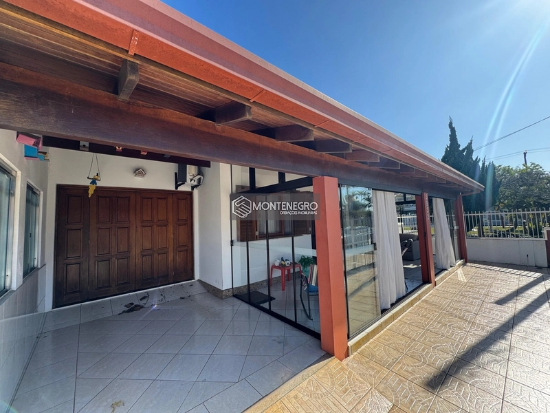 Casa Mobiliada 2 Dormitórios com Pátio Privativo em Capão Novo: 4ª foto da galeria de imagens do imóvel