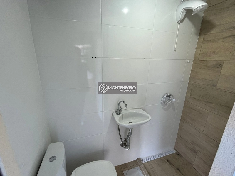 Vivenda 2 Dormitórios com Piscina em Capão Novo: 11ª foto da galeria de imagens do imóvel
