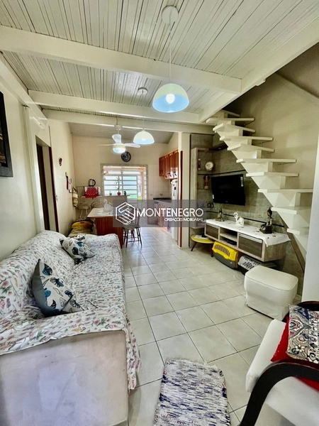 Vivenda 2 Dormitórios com Mezanino em Capão Novo: 2ª foto da galeria de imagens do imóvel