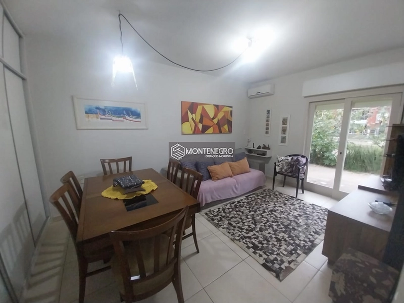 Casa 2 Dormitórios em Terreno de Esquina em Capão Novo: 3ª foto da galeria de imagens do imóvel