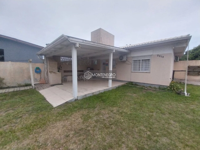 Casa 2 Dormitórios em Terreno de Esquina em Capão Novo: 1ª foto da galeria de imagens do imóvel