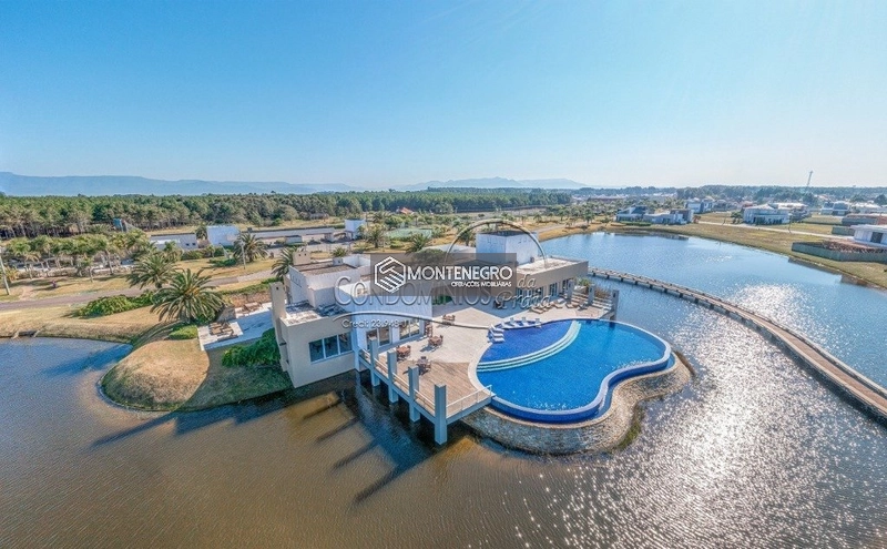 TERRENO EM COND. FECHADO C\\ ACESSO DIRETO Á BEIRA DA PRAIA!!!: 1ª foto da galeria de imagens do imóvel