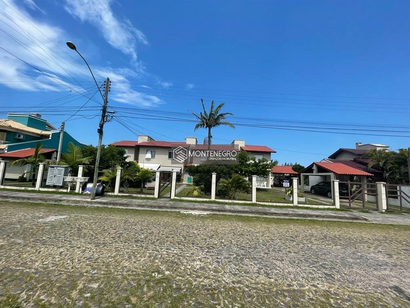Sobrado 2 Dormitórios a 150m do Mar em Capão Novo: 1ª foto da galeria de imagens do imóvel