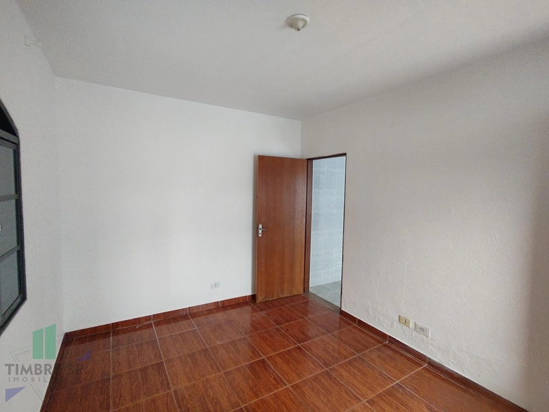 Casa térrea com 3 dormitórios e quintal: 5ª foto da galeria de imagens do imóvel