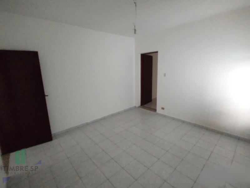 Casa térrea com 3 dormitórios e quintal: 9ª foto da galeria de imagens do imóvel