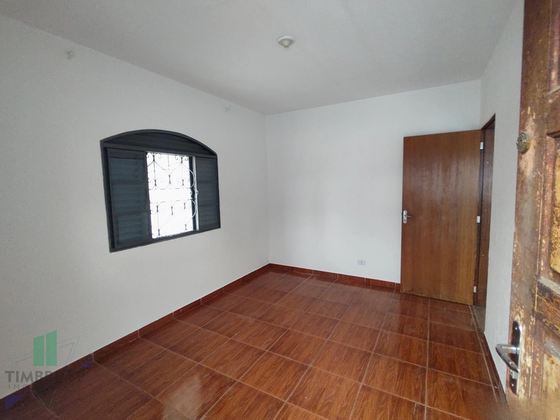 Casa térrea com 3 dormitórios e quintal: 3ª foto da galeria de imagens do imóvel