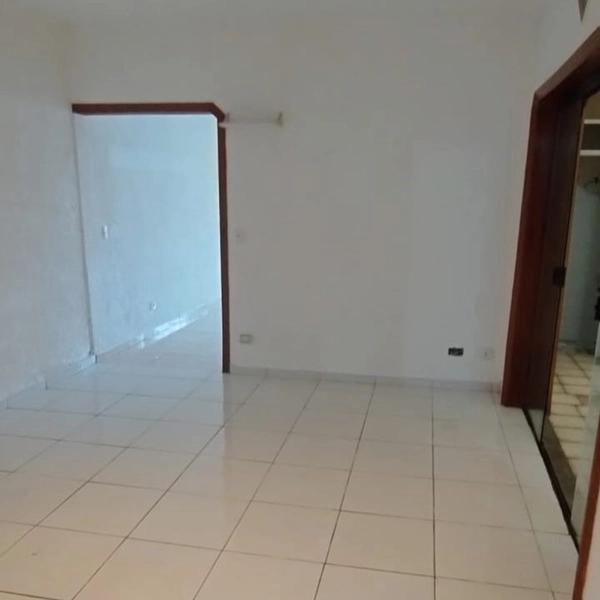 Casa no subsolo com 3 dormitórios: 1ª foto da galeria de imagens do imóvel